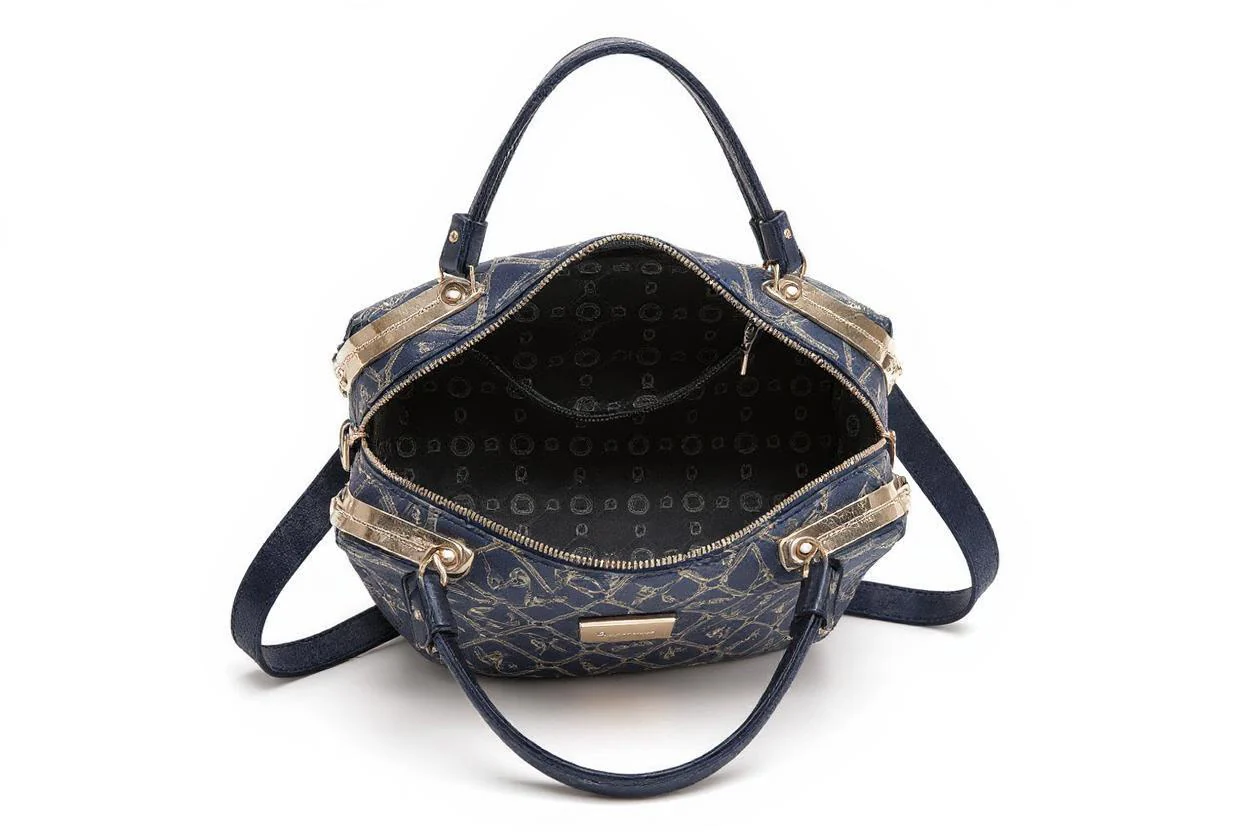 Borsa bauletto firmata Giulia Piarelli eco pelle logo tasche con zip capiente e comoda a tracolla fantasia logo - immagine 3